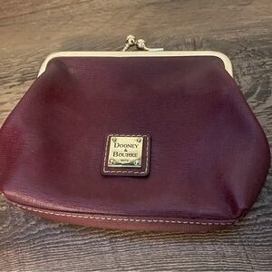 Vintage Dooney & Bourke Pebble Leather Kiss Lock Coin Card Purse Wallet Maroon